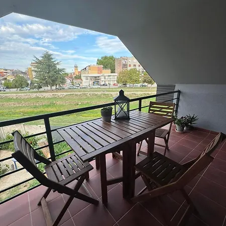 Prostran Moderan Apartman110 Kvadrata U Centru- 2 Spavace Sobe, Parking U Dvoristu Διαμέρισμα