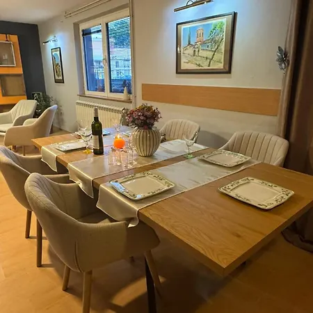 Prostran Moderan Apartman110 Kvadrata U Centru- 2 Spavace Sobe, Parking U Dvoristu Jagodina