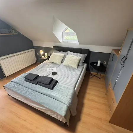 Prostran Moderan Apartman110 Kvadrata U Centru- 2 Spavace Sobe, Parking U Dvoristu