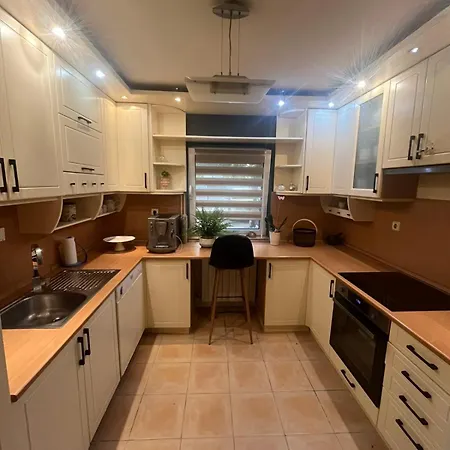 Prostran Moderan Apartman110 Kvadrata U Centru- 2 Spavace Sobe, Parking U Dvoristu Apartmán