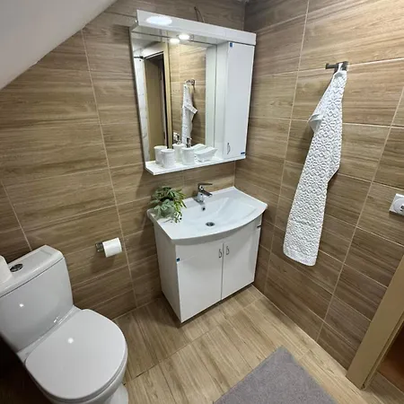 Apartmán Prostran Moderan Apartman110 Kvadrata U Centru- 2 Spavace Sobe, Parking U Dvoristu *