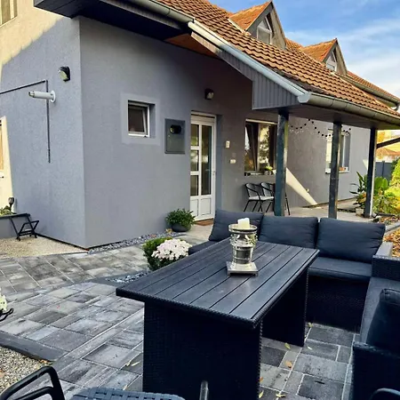 Διαμέρισμα Prostran Moderan Apartman110 Kvadrata U Centru- 2 Spavace Sobe, Parking U Dvoristu