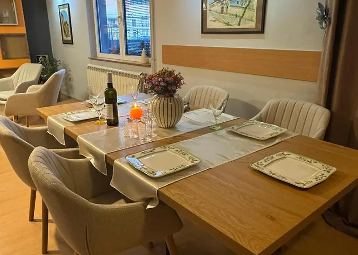 Prostran Moderan Apartman110 Kvadrata U Centru- 2 Spavace Sobe, Parking U Dvoristu Jagodina