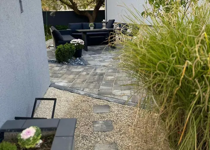 Prostran Moderan Apartman110 Kvadrata U Centru- 2 Spavace Sobe, Parking U Dvoristu