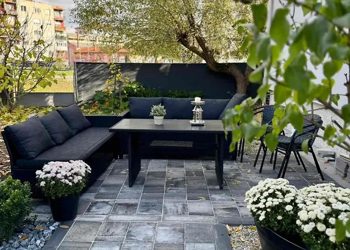 Prostran Moderan Apartman110 Kvadrata U Centru- 2 Spavace Sobe, Parking U Dvoristu Διαμέρισμα *